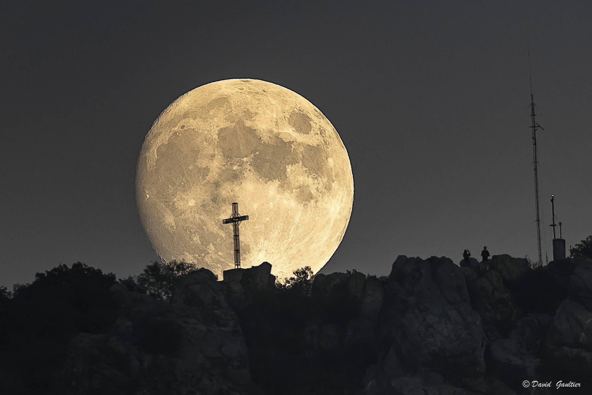 La Lune et la Croix